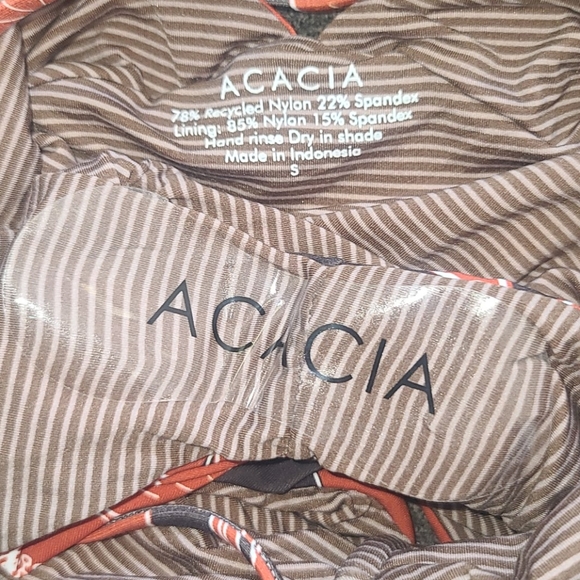 New acacia mid pacific kokomo one-piece S swimwear hibiscus red black floral NWT - Picture 10 of 11